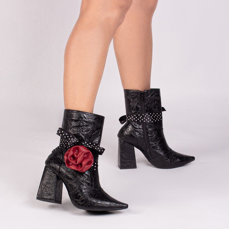 Bota Napa Vintage Preto com Detalhes em Vermelho e Poá