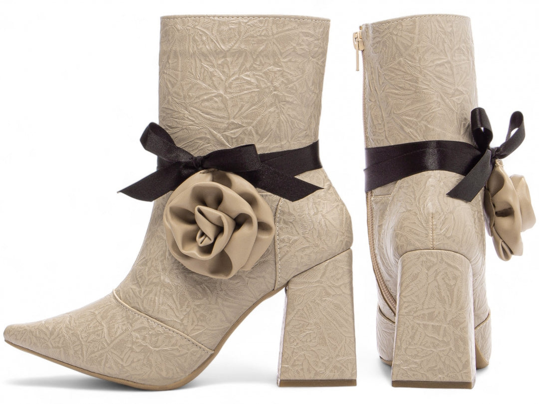 Vintage Beige Napa Boot with Unique Details: Elegant and Comfortable