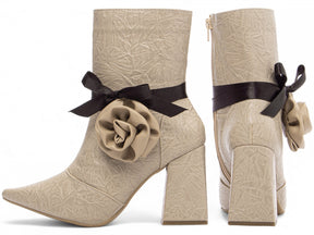 Vintage Beige Napa Boot with Unique Details: Elegant and Comfortable