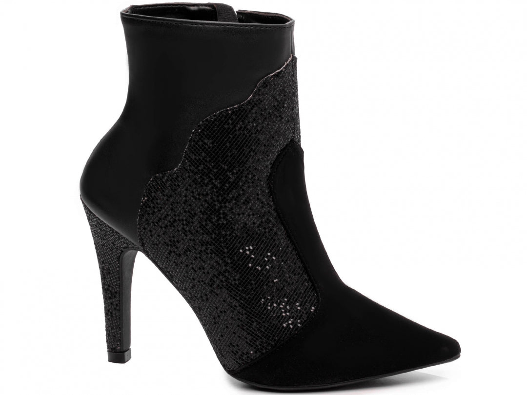 Pointed Toe Boots - Elevate your style with a touch of glamour!