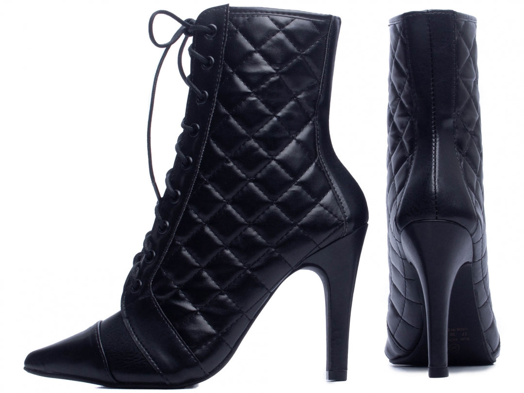 Pointed Toe Boots: A Touch of Luxury for Your Feet