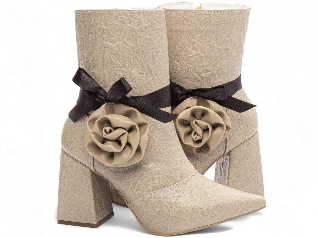 Vintage Beige Napa Boot with Unique Details: Elegant and Comfortable